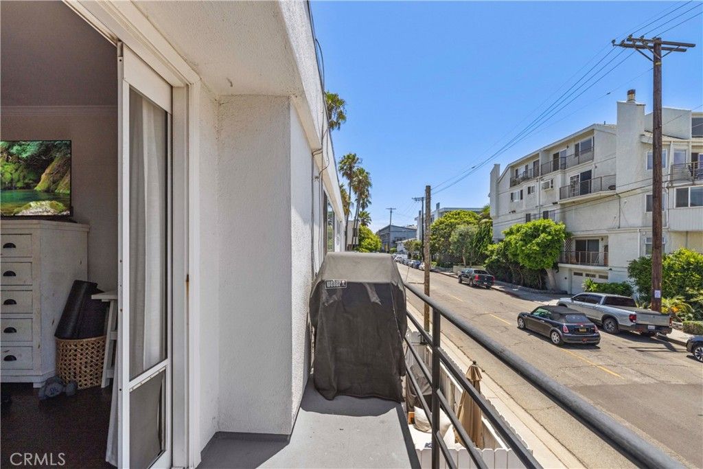 Image 54 of property listing at 3906 Pacific Avenue, Marina Del Rey, CA 90292
