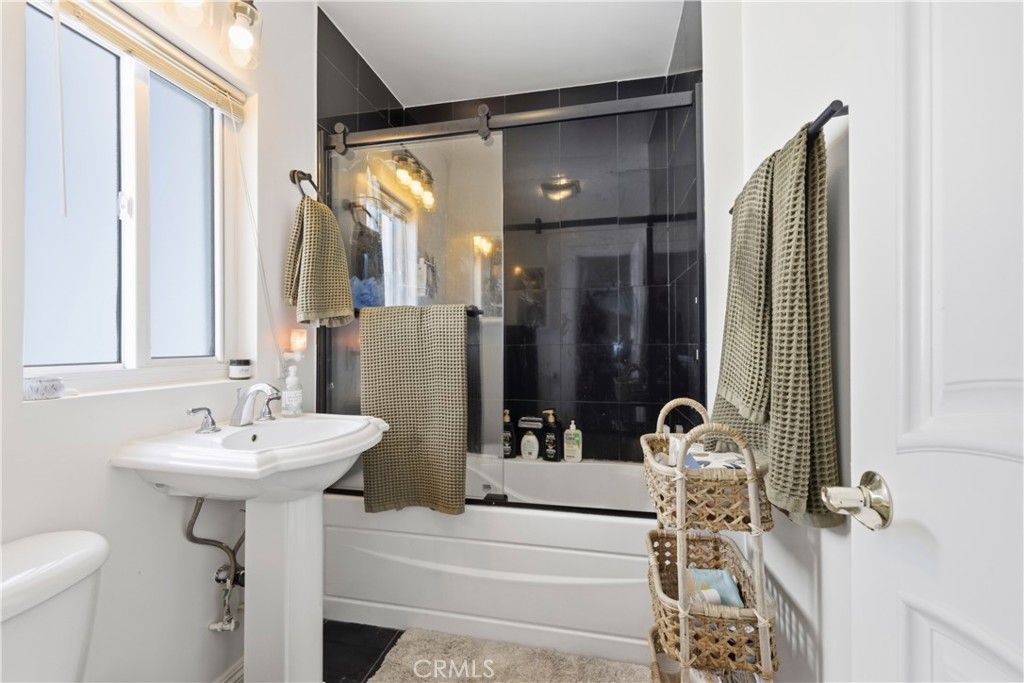 Image 57 of property listing at 3906 Pacific Avenue, Marina Del Rey, CA 90292