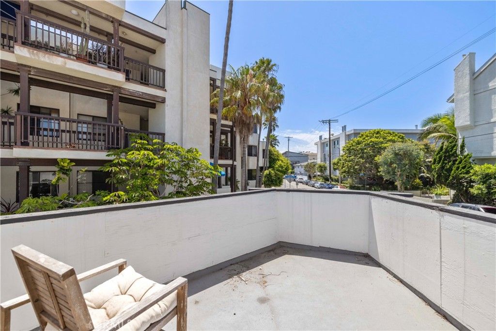 Image 65 of property listing at 3906 Pacific Avenue, Marina Del Rey, CA 90292