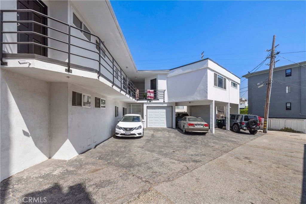 Image 69 of property listing at 3906 Pacific Avenue, Marina Del Rey, CA 90292