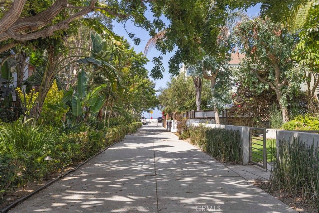 Image 72 of property listing at 3906 Pacific Avenue, Marina Del Rey, CA 90292