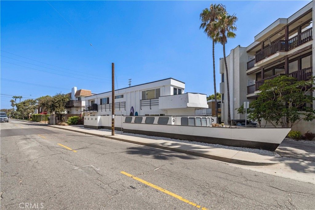 Image 73 of property listing at 3906 Pacific Avenue, Marina Del Rey, CA 90292