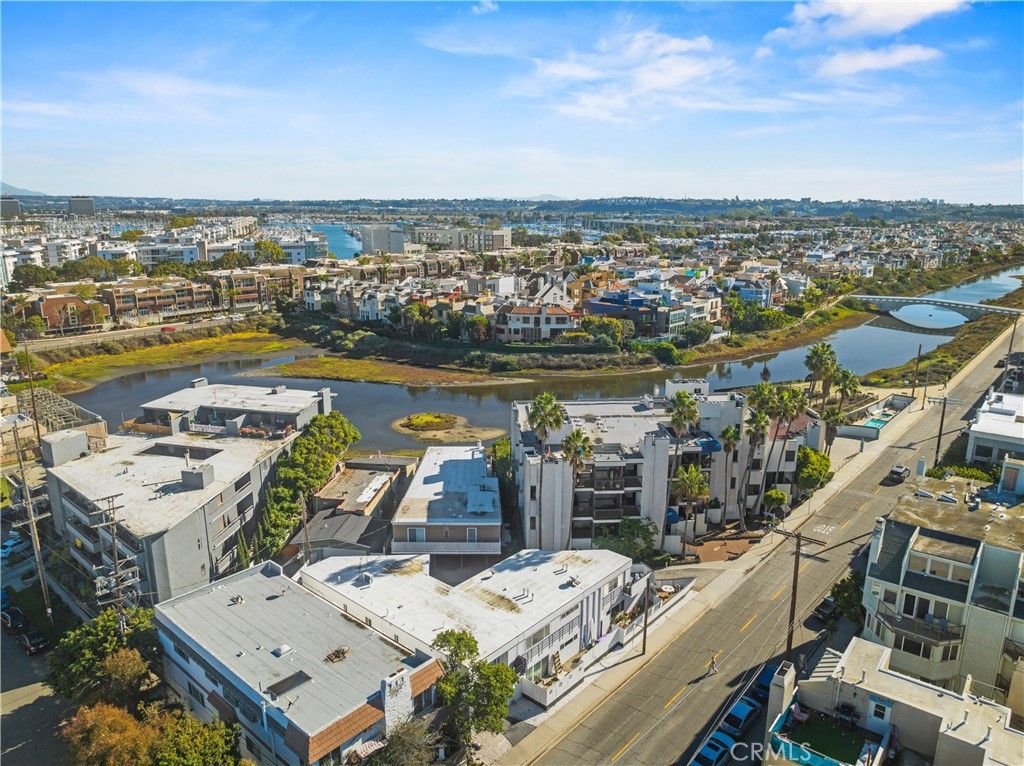 Image 75 of property listing at 3906 Pacific Avenue, Marina Del Rey, CA 90292