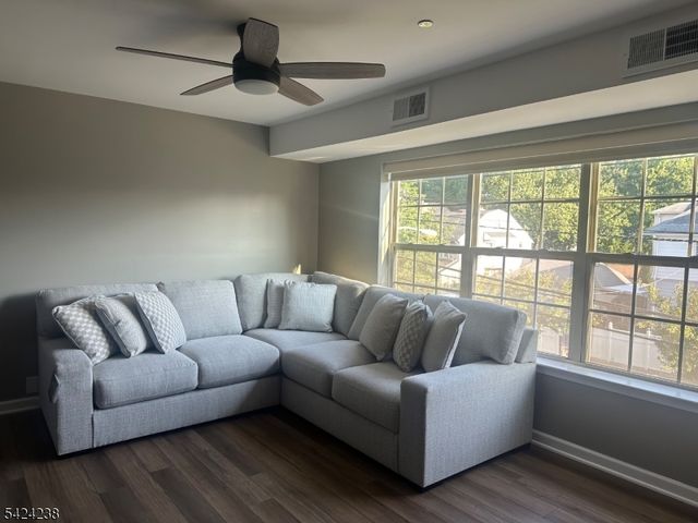 594 Jefferson Ave 203, Elizabeth City, NJ 07201