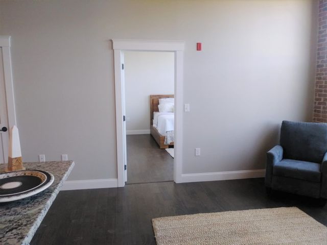 45 Summer 402, Leominster, MA 01453