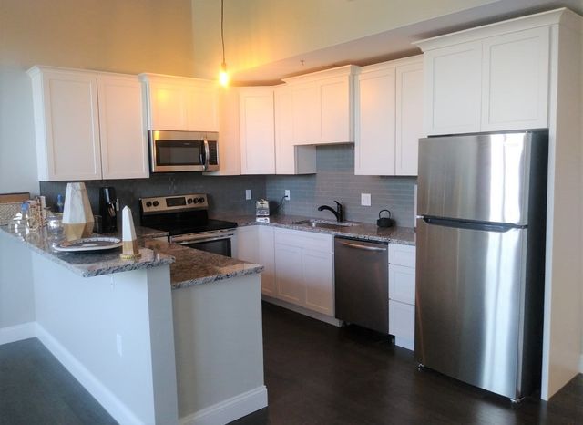 45 Summer 402, Leominster, MA 01453