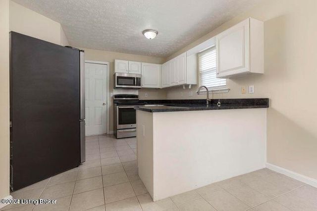 11609 Walnut View Way, Louisville, KY 40299