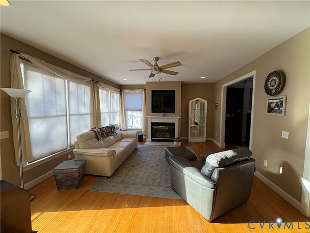 11121 Royal Ln, Providence Forge, VA 23140