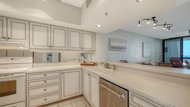 1932 HARBOURSIDE DRIVE 242, Longboat Key, FL 34228
