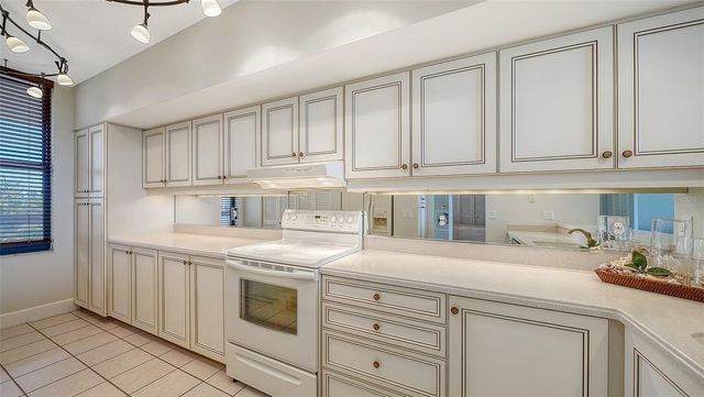 1932 HARBOURSIDE DRIVE 242, Longboat Key, FL 34228