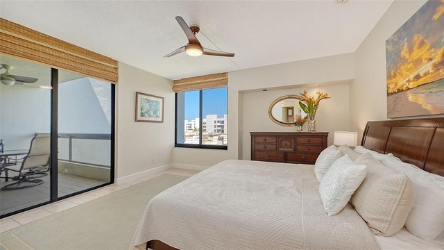 1932 HARBOURSIDE DRIVE 242, Longboat Key, FL 34228