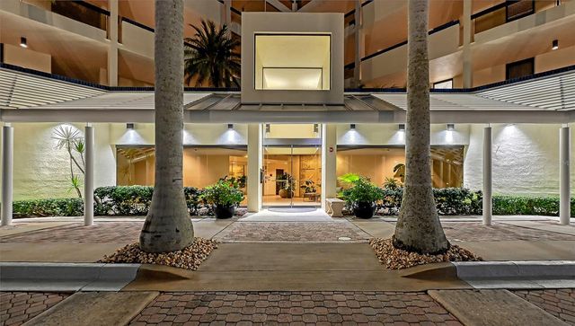 1932 HARBOURSIDE DRIVE 242, Longboat Key, FL 34228