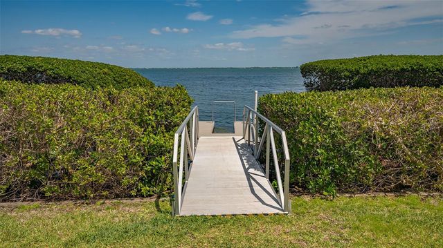 1932 HARBOURSIDE DRIVE 242, Longboat Key, FL 34228
