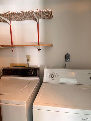 5557 Baronridge Drive 7, Oakville, MO 63129