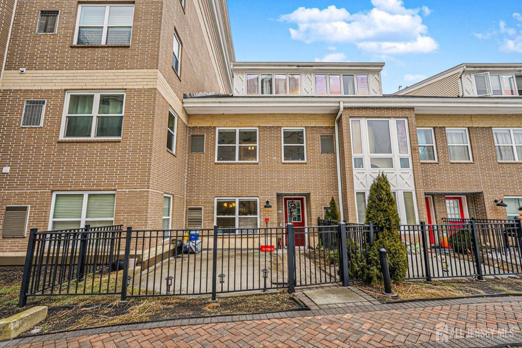 358 Rector Street 308, Perth Amboy, NJ 08861