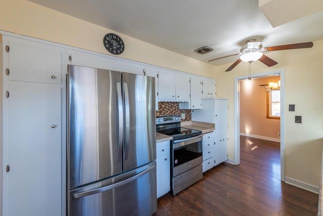 1934 Mars AVENUE, Racine, WI 53404