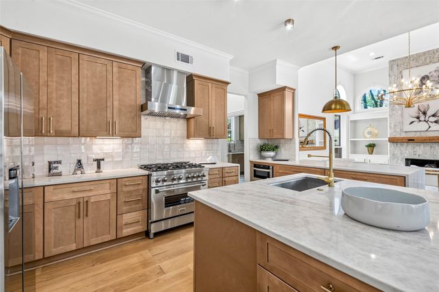 46 Pebble Cove Drive, The Woodlands, TX 77381