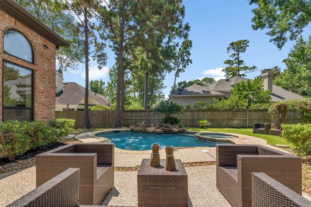 46 Pebble Cove Drive, The Woodlands, TX 77381