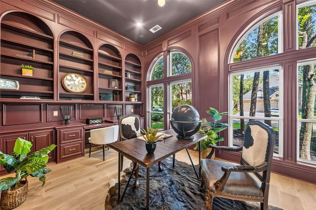 46 Pebble Cove Drive, The Woodlands, TX 77381