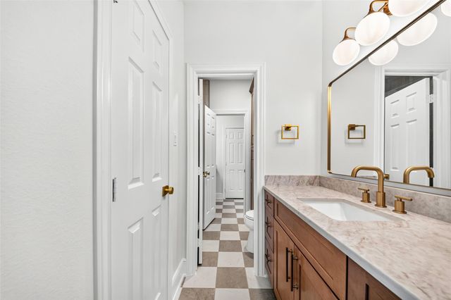 46 Pebble Cove Drive, The Woodlands, TX 77381