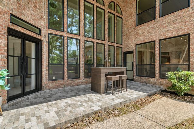 46 Pebble Cove Drive, The Woodlands, TX 77381
