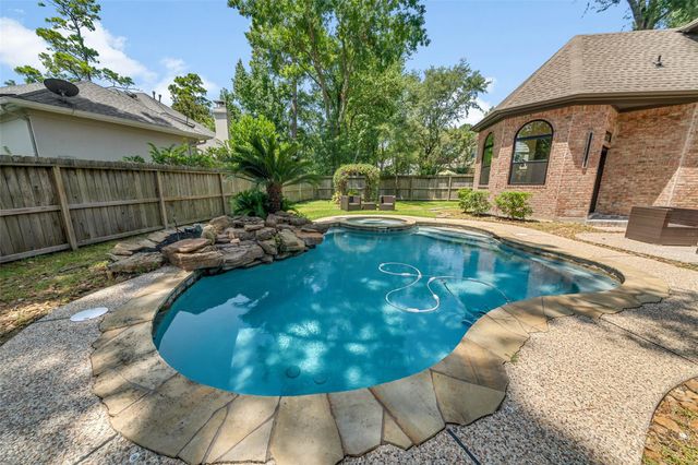 46 Pebble Cove Drive, The Woodlands, TX 77381