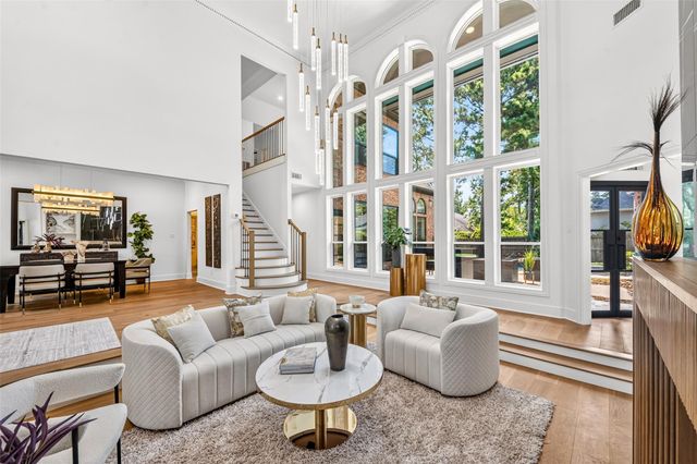 46 Pebble Cove Drive, The Woodlands, TX 77381