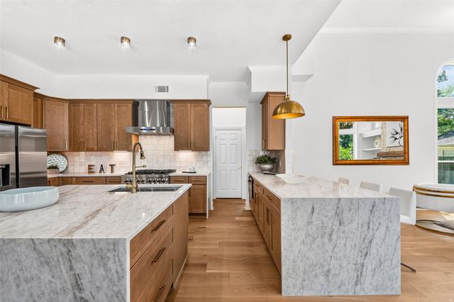 46 Pebble Cove Drive, The Woodlands, TX 77381