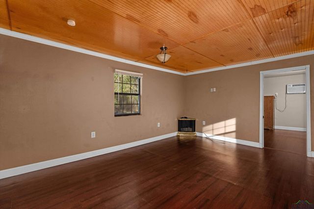 200 Dogwood Rd, Jefferson, TX 75657