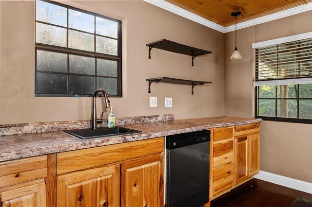 200 Dogwood Rd, Jefferson, TX 75657