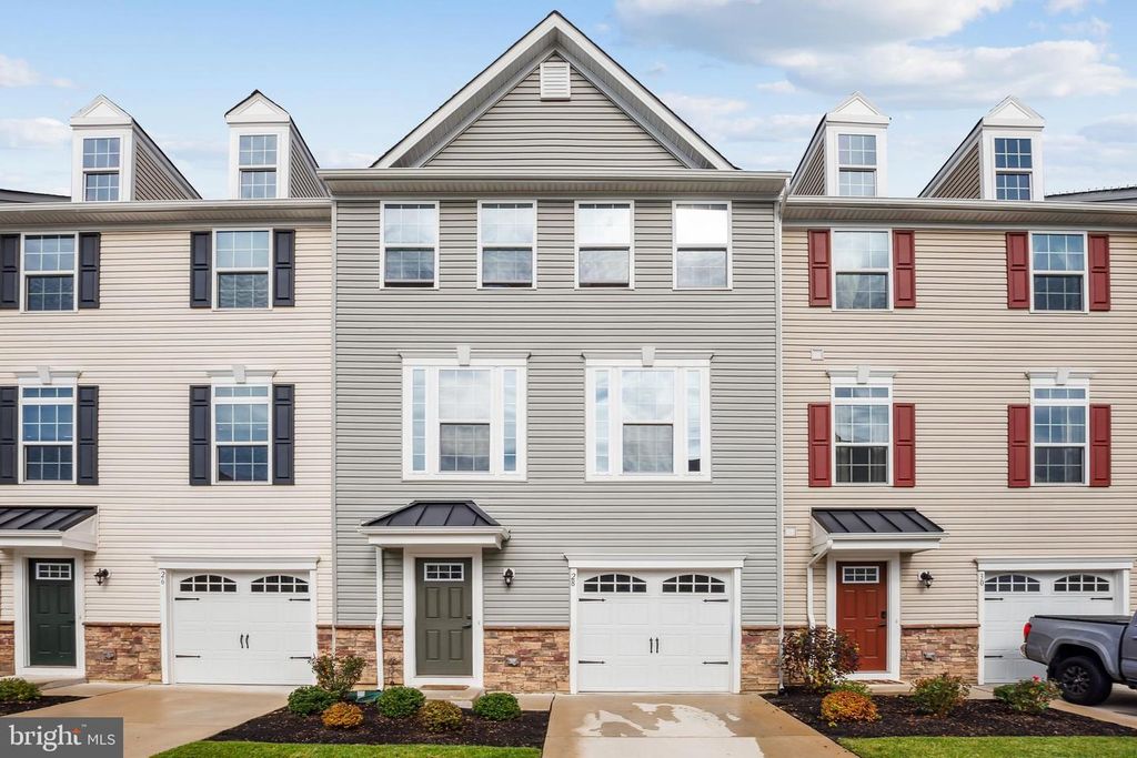 28 SPARROW CIR, Sewell, NJ 08080