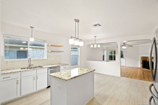 911 RUSTIC CACTUS, San Antonio, TX 78260