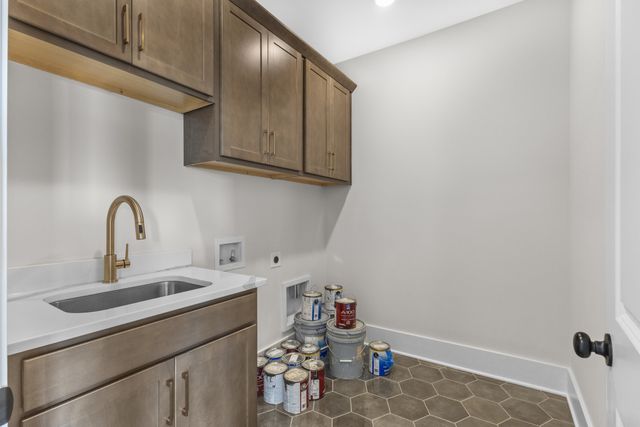 8081 Atlee Ct, College Grove, TN 37046