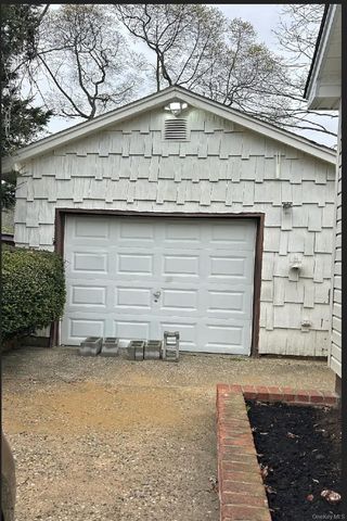 9 Inwood Avenue, Selden, NY 11784