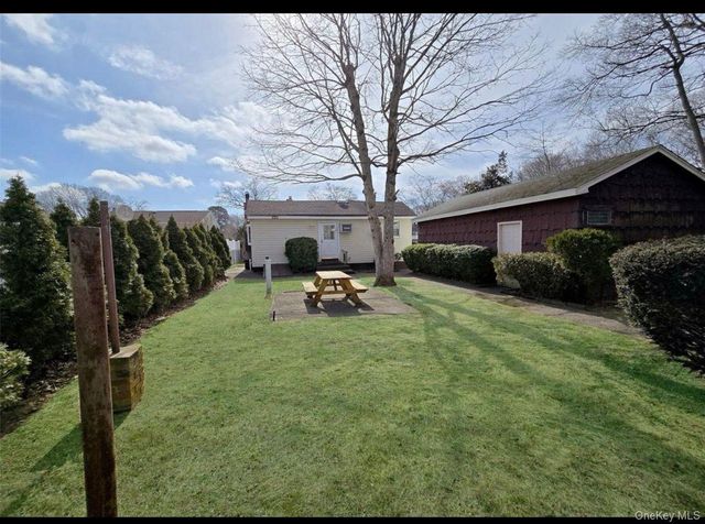 9 Inwood Avenue, Selden, NY 11784
