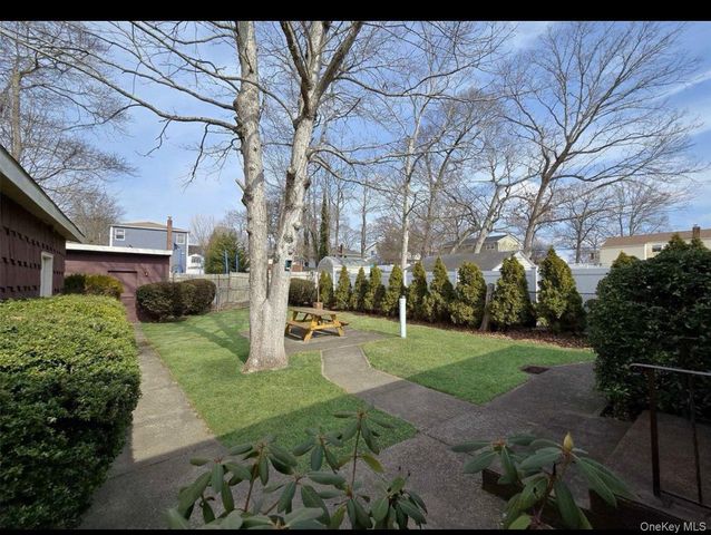 9 Inwood Avenue, Selden, NY 11784