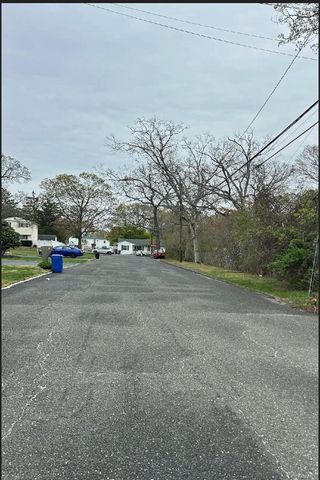 9 Inwood Avenue, Selden, NY 11784