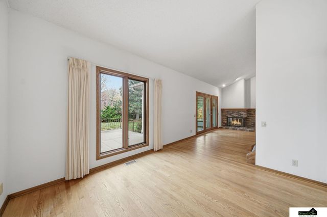 8309 Carriage Hill Court, Lincoln, NE 68510