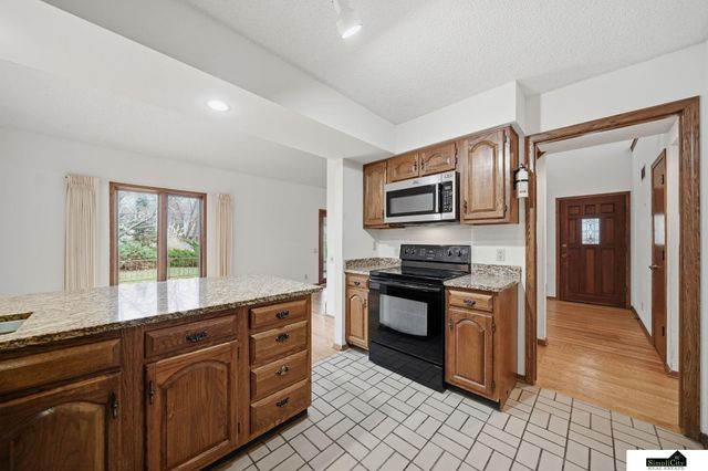 8309 Carriage Hill Court, Lincoln, NE 68510