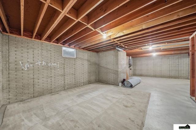 8309 Carriage Hill Court, Lincoln, NE 68510