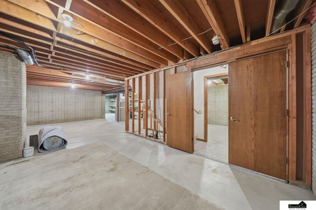 8309 Carriage Hill Court, Lincoln, NE 68510