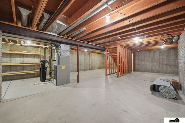 8309 Carriage Hill Court, Lincoln, NE 68510