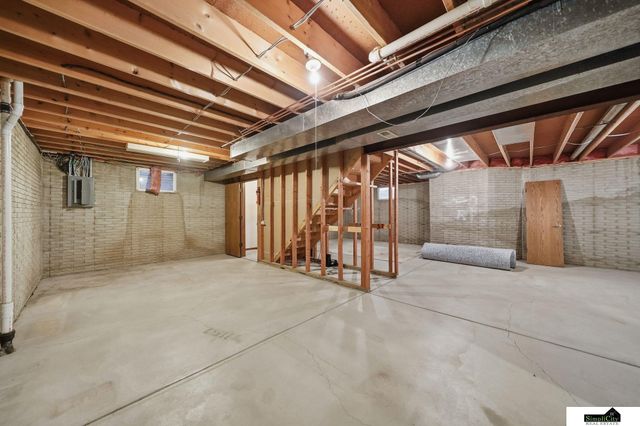 8309 Carriage Hill Court, Lincoln, NE 68510