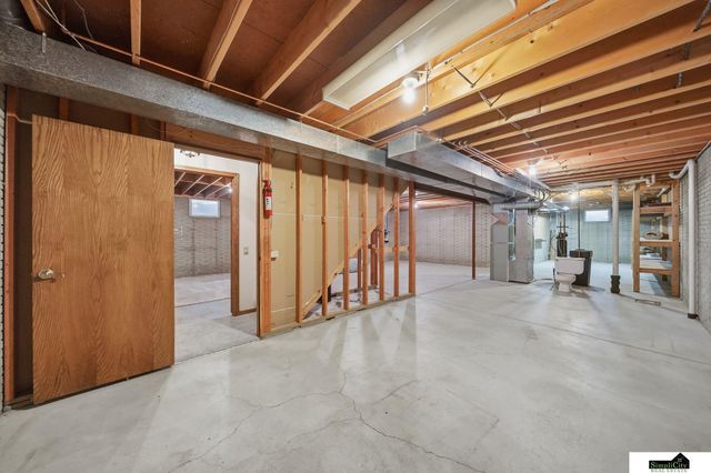 8309 Carriage Hill Court, Lincoln, NE 68510