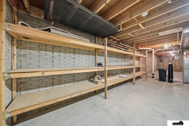 8309 Carriage Hill Court, Lincoln, NE 68510