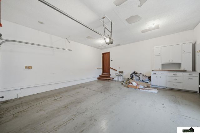 8309 Carriage Hill Court, Lincoln, NE 68510