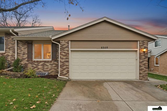 8309 Carriage Hill Court, Lincoln, NE 68510