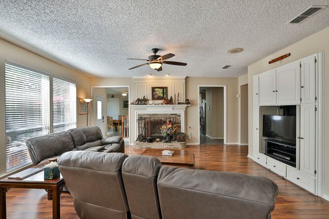 7129 Aspen Wood Trail, Fort Worth, TX 76132