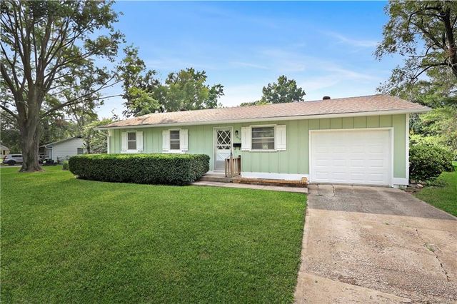 1802 Bird Terrace, Harrisonville, MO 64701
