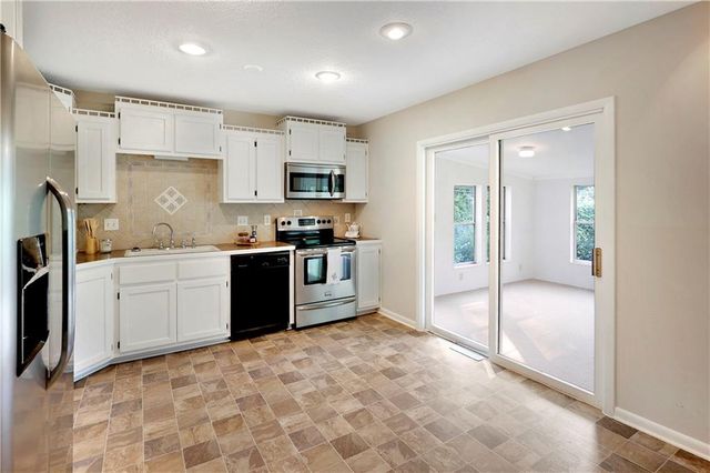 1802 Bird Terrace, Harrisonville, MO 64701